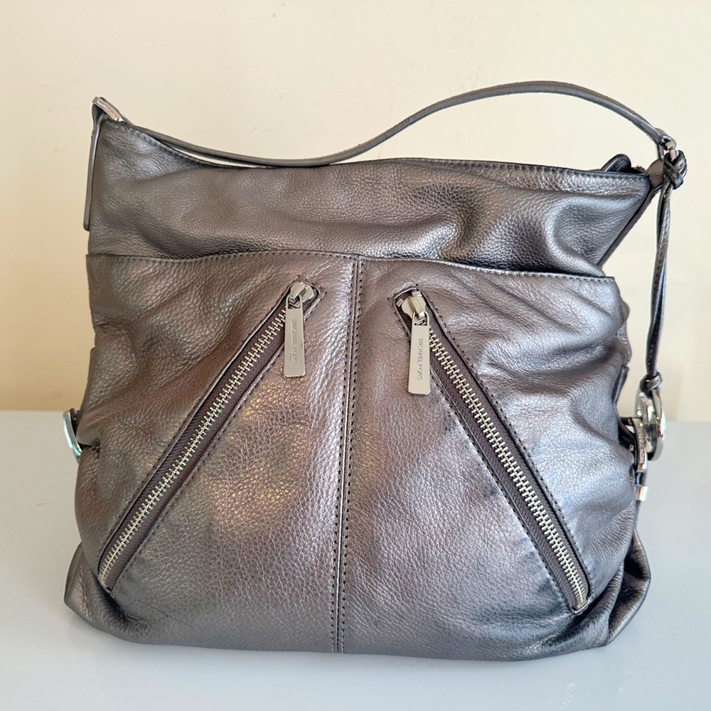 MK Gray Mettalic Shoulder Bag  (Pre-Owned)
In silver Hardware